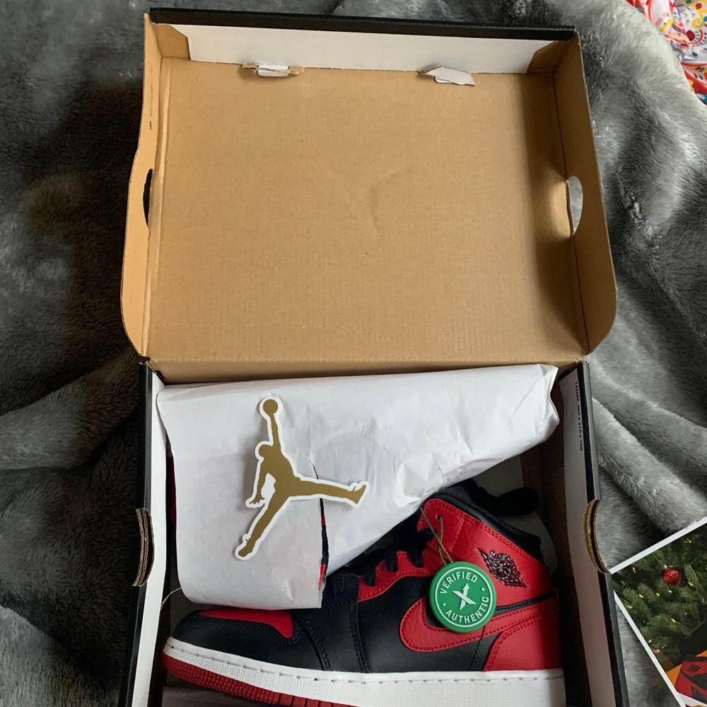 Jordan 1 Mid Banned 2020 (GS) - Picture 3 of 7